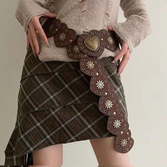 Western Vegan Leather Heart Star Grommet Concha Belt - Picture 3 of 6